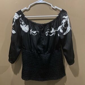 White House Black Market Quarter Sleeve Blouse With Floral details Silk Like —E